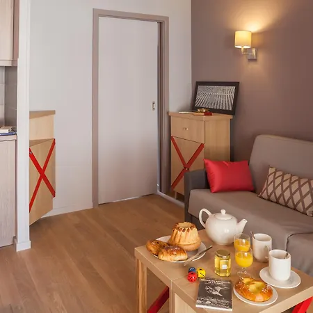 Pierre & La Petite Venise アパートホテル